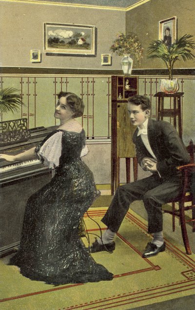 Jonge man bewondert mooi meisje dat piano speelt door American School
